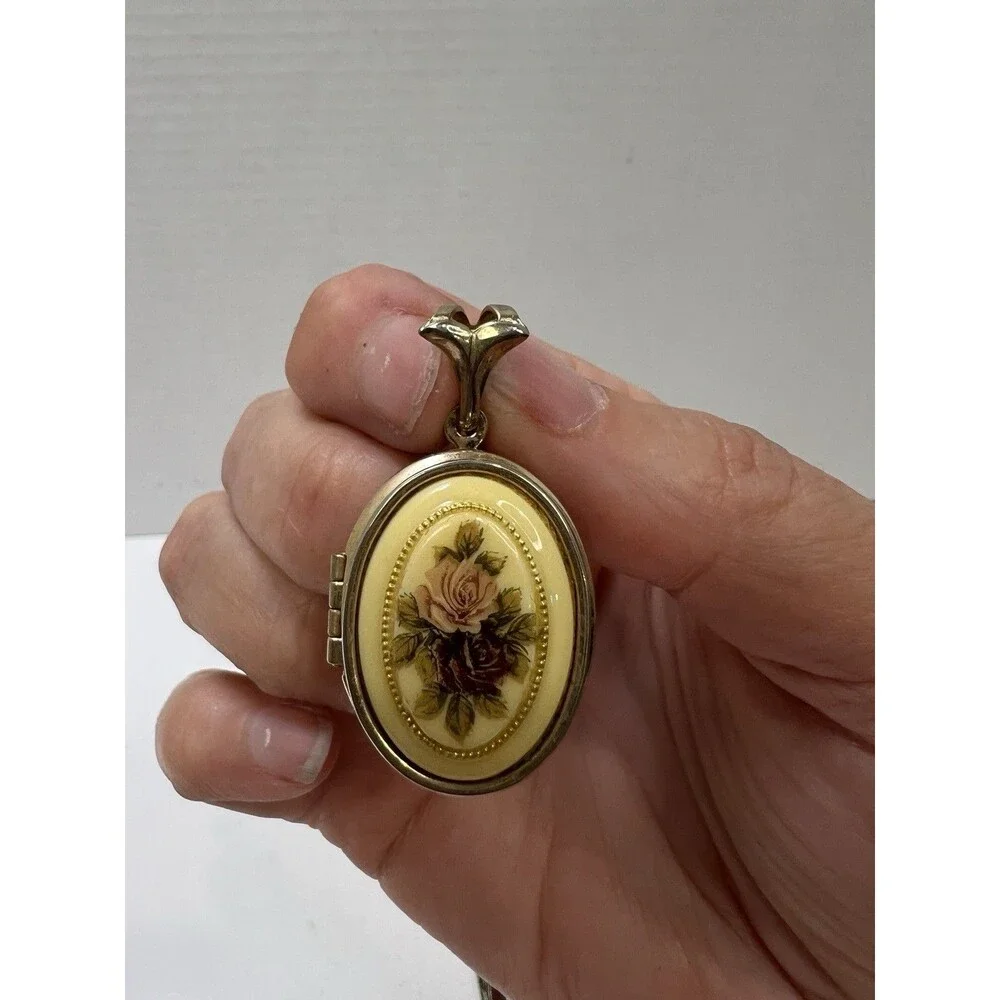 Vintage Lot 6  Pendants Locket Agate Faux Stones Goldtone Silvertone Estate